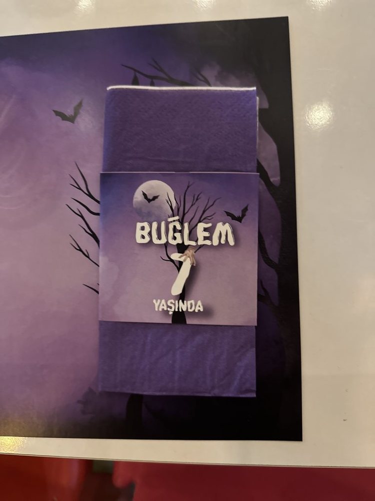 Wednesday Peçete Etiketli