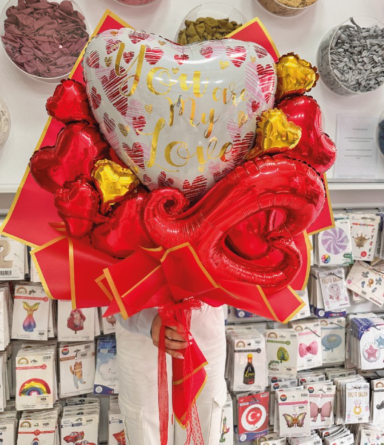 You Are My Love” Kırmızı & Altın Kalpli Folyo Balon Buketi – Özel Tasarım
